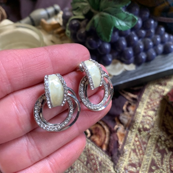 Beautiful Silver plated laminated crystals earrings - Picture 4 of 5